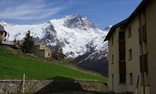 CENTRE DE VACANCES - 05320 LE CHAZELET (LA GRAVE)